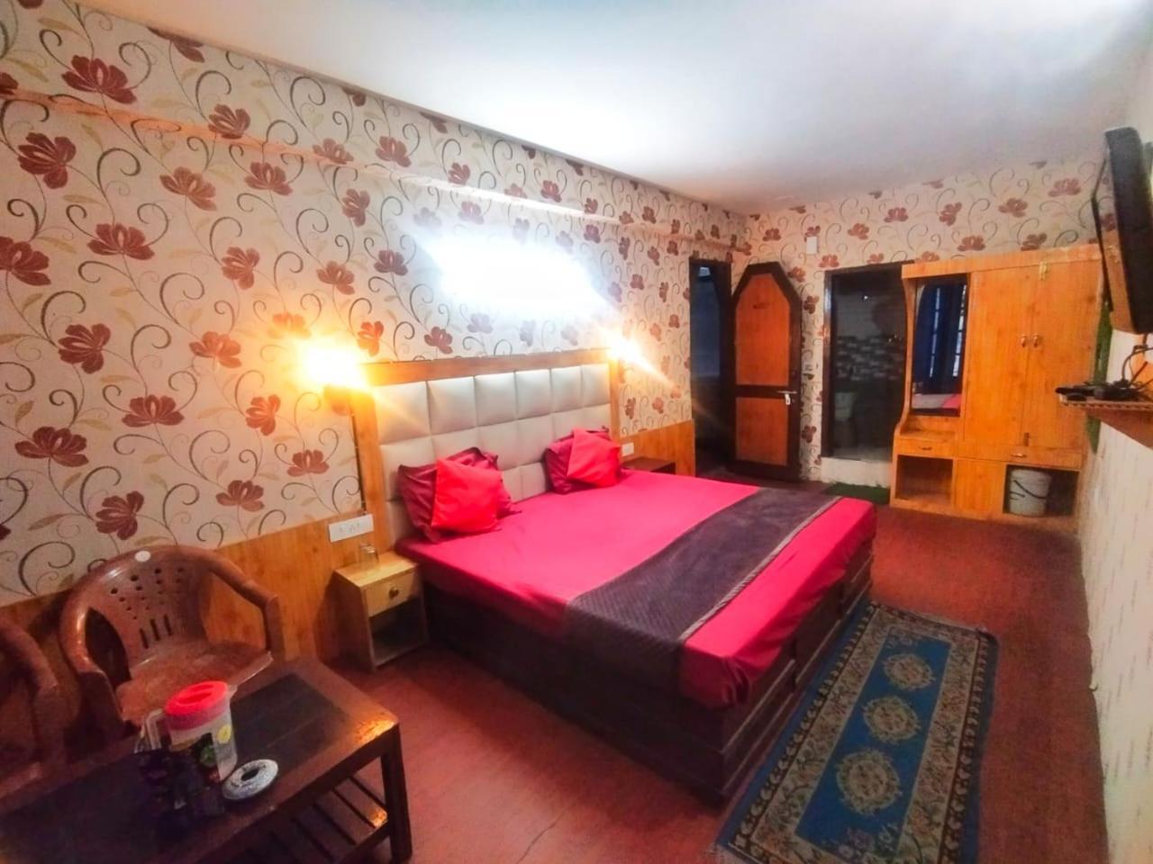 מנאלי Hotel Gilbert Mountain View מראה חיצוני תמונה