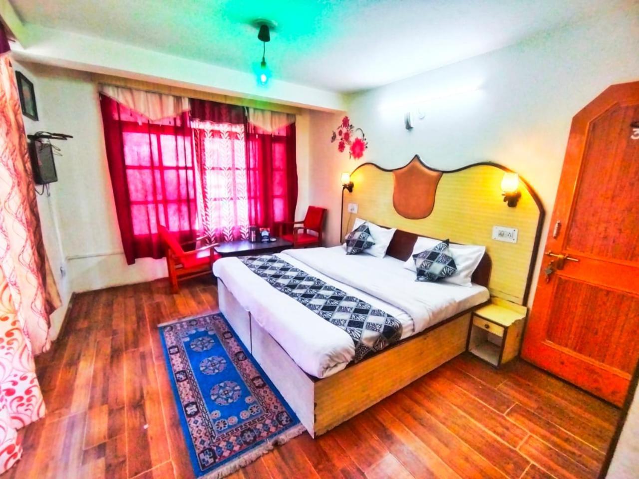 מנאלי Hotel Gilbert Mountain View מראה חיצוני תמונה